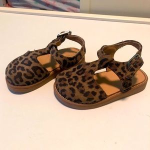 Freshly picked leopard clogs size 5
